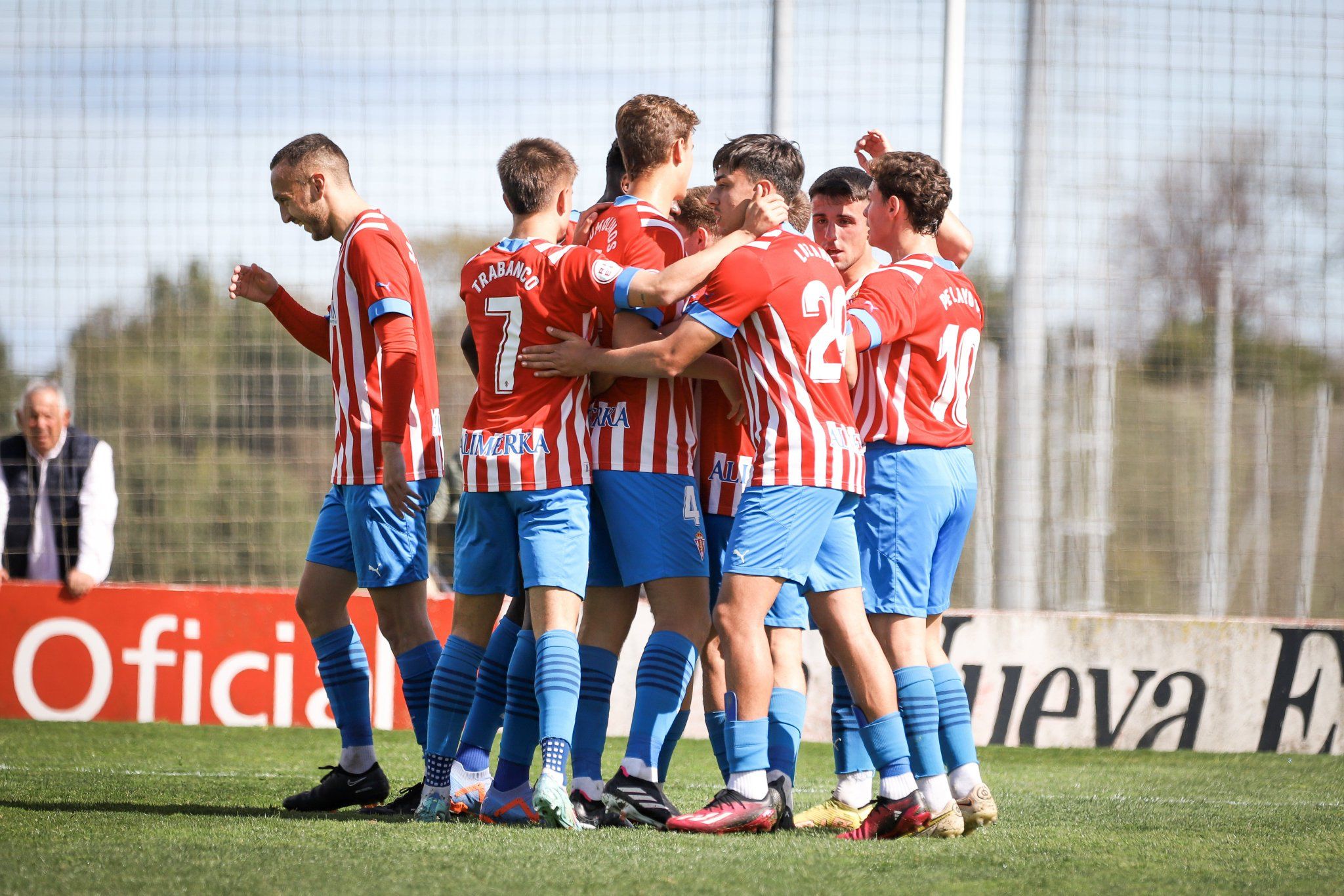 El Sporting B Supera Al Condal Y El 'Cova' Gana En El Descuento ...